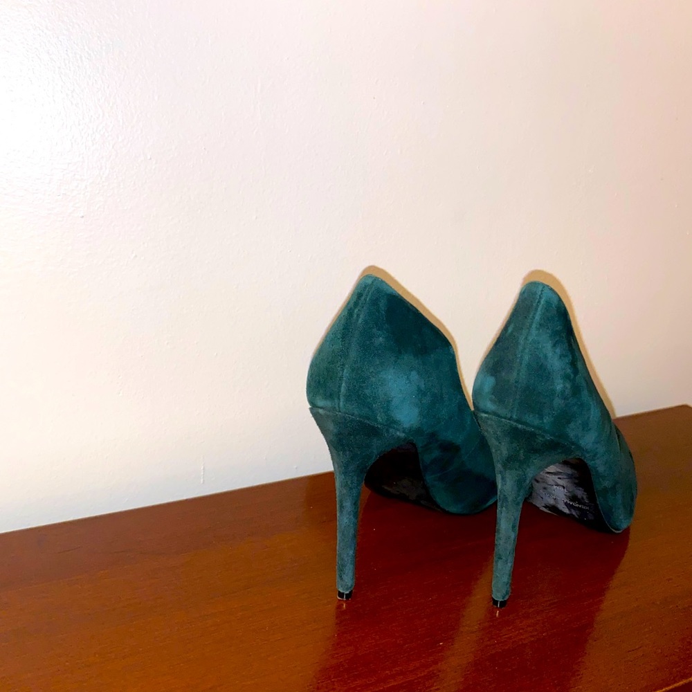 Kendall & Kylie suade green heels, worn once. Comfy. size 10. true to size.